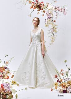 Irida maison　オフホワイトのウェディングドレス