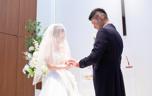 挙式風景を撮影しているイメージ